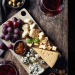 Z czym pić czerwone słodkie wina? Przewodnik po idealnych połączeniach smaków